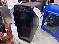 画像ギャラリー No.012のサムネイル画像 / 日本初公開のヘッドセット「Level 10 M Gaming Headset」を披露。日本でのプロゲーマー育成も計画するThermaltake