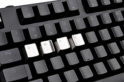 画像集#009のサムネイル/メタルパーツでキートップもヒンヤリ? Tt eSPORTS製ゲーマー向けキーボード用の金属キートップが国内発売決定