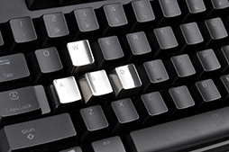 画像集#010のサムネイル/メタルパーツでキートップもヒンヤリ? Tt eSPORTS製ゲーマー向けキーボード用の金属キートップが国内発売決定