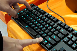 ���������꡼ No.005�Υ���ͥ������ / Tt eSPORTS���ե륫�顼LED��ܤΥ����ޡ����������ܡ��ɡ�POSEIDON Z RGB�פ�������Ϫ��7��ȯ������������1��3000�����٤�