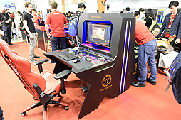 ���������꡼ No.009�Υ���ͥ������ / ��COMPUTEX��Tt eSPORTS�Ϥɤ��عԤ��� ����ʥ������ѥǥ����ȥ�������Ʋ��Ÿ��