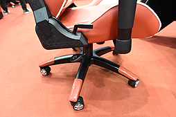 ���������꡼ No.013�Υ���ͥ������ / ��COMPUTEX��Tt eSPORTS�Ϥɤ��عԤ��� ����ʥ������ѥǥ����ȥ�������Ʋ��Ÿ��