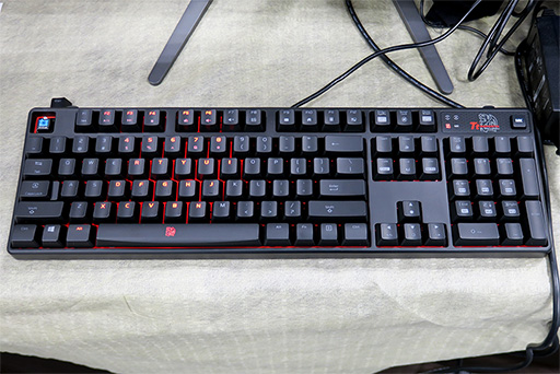 ���������꡼ No.009�Υ���ͥ������ / Tt eSPORTS�Υ����ޡ������������ϰػҤǿ��륯���Τ���͸����� Thermaltake�Υ��٥�Ȥǥ����ޡ����������ʤ�����å����Ƥ���