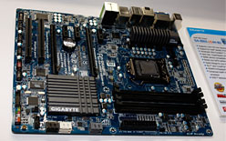 ꡼ No.002 | CeBITϡIntel Z68 ExpressפǡSandy Bridge緿եåñGPUϤɤΤ褦ưΤ򰮤ΤϤδ