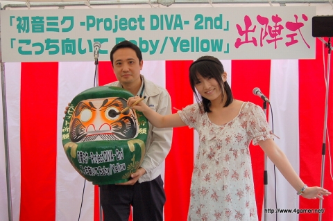 画像集#016のサムネイル/「初音ミク -Project DIVA- 2nd」“痛営業車”お披露目会のイベントレポート。藤田 咲さんが進行役で本作のヒット祈願