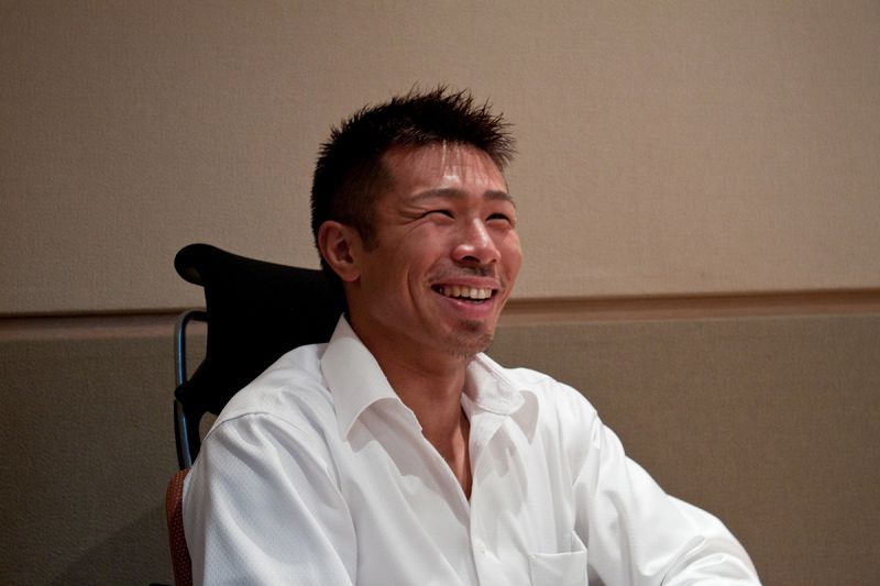画像集no 004 クロヒョウ に声優出演の現役世界チャンプ 内山高志選手がセガを訪問 名越総合監督が熱く語る内山選手への想いとは 画像集no 004 クロヒョウ に声優出演の現役世界チャンプ 内山高志選手がセガを訪問 名越総合監督が熱く語る内山選手への想いとは