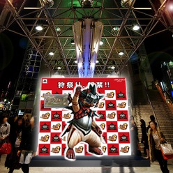 画像ギャラリー No.002のサムネイル画像 / ノベルティ配布もあり! 「MHP 3rd」,等身大の“ジンオウガ”バルーン&超大型“オトモアイルー”バルーンが12月1日から新宿/渋谷に登場