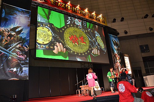 画像ギャラリー No.028のサムネイル画像 / 東京地区代表が決定した「モンスターハンターフェスタ'11」東京大会をレポート。スペシャルステージには次長課長の井上 聡さんや後藤真希さんらが登壇