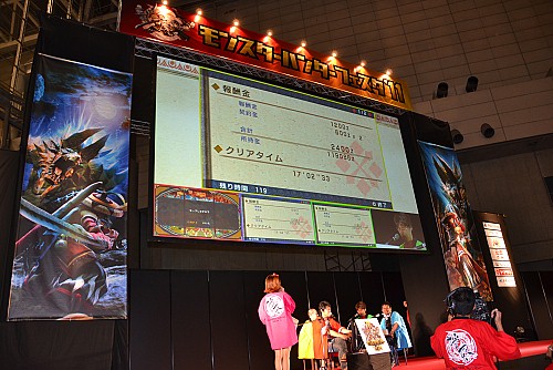 画像ギャラリー No.035のサムネイル画像 / 東京地区代表が決定した「モンスターハンターフェスタ'11」東京大会をレポート。スペシャルステージには次長課長の井上 聡さんや後藤真希さんらが登壇