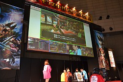 画像ギャラリー No.036のサムネイル画像 / 東京地区代表が決定した「モンスターハンターフェスタ'11」東京大会をレポート。スペシャルステージには次長課長の井上 聡さんや後藤真希さんらが登壇