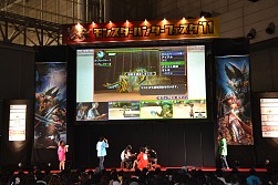 画像ギャラリー No.056のサムネイル画像 / 東京地区代表が決定した「モンスターハンターフェスタ'11」東京大会をレポート。スペシャルステージには次長課長の井上 聡さんや後藤真希さんらが登壇