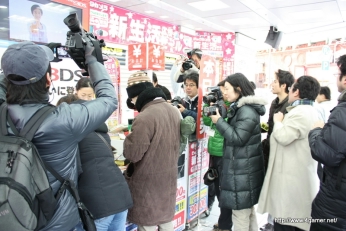 ꡼ No.005 | ˥ƥɡ3DSȯͻҤ򸫤˽ոعԤäƤɥХ ޥǥAkibaǤϱ2000ͤ󡣤Ʊȯȥǿ͵⤤Τϡ