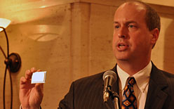 画像ギャラリー No.007のサムネイル画像 / AMD,サーバー向けとなる世界初の12&8コアCPU「Opteron 6100」を発表