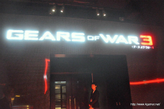 画像ギャラリー No.002のサムネイル画像 / 本日発売の「Gears of War 3」,FUJIWARA,椿鬼奴さん,あやまんJAPANが発売を祝福しに駆けつけた,発売記念イベントの模様をレポート