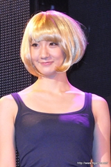 画像ギャラリー No.016のサムネイル画像 / 本日発売の「Gears of War 3」,FUJIWARA,椿鬼奴さん,あやまんJAPANが発売を祝福しに駆けつけた,発売記念イベントの模様をレポート