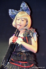 画像ギャラリー No.022のサムネイル画像 / 本日発売の「Gears of War 3」,FUJIWARA,椿鬼奴さん,あやまんJAPANが発売を祝福しに駆けつけた,発売記念イベントの模様をレポート