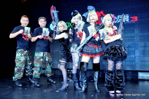 画像ギャラリー No.034のサムネイル画像 / 本日発売の「Gears of War 3」,FUJIWARA,椿鬼奴さん,あやまんJAPANが発売を祝福しに駆けつけた,発売記念イベントの模様をレポート
