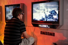 E3 2010ϺǯϤäѤPS Moveפȡ3DפܤSony Computer Entertainment֡ޤܤΡKILLZONE 3פǿࡼӡȶˤϤ