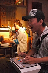 画像ギャラリー No.032のサムネイル画像 / 「スパIV」最強は誰だ。オールナイトの格ゲーイベント「GODSGARDEN #2.5」フォトレポート。そして2011年,舞台は「Evo Japan」へ