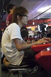 画像ギャラリー No.014のサムネイル画像 / “2D神”マゴ,ここに復活。「スパIV AE Ver.2012」のロケテストも開催された「スパIV AE X 闘劇【夏の陣】」イベントレポートを掲載