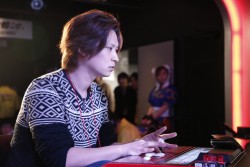 画像集#004のサムネイル/「スパIV AE」最強の座が決定した公式大会「最強頂上決戦」レポート。Ver.2012の総決算となる優勝カップは,プロゲーマー・ときど選手の手に