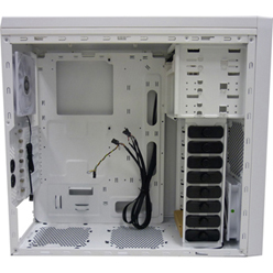 画像ギャラリー No.005のサムネイル画像 / 白いラバー加工を外装に用いたBitFenix製PCケース「SHINOBI White」発売