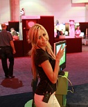 画像集#005のサムネイル/［E3 2010］金髪美女始めました。4Gamer史上初の欧米系ゲームショウ写真集出来！ E3 2010コンパニオン写真集