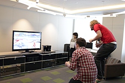 ꡼ No.002 | ܥޥեܼҤǡForza Motorsport 4סGears of War 3סKinect ݡ:  2פγȯԤʤ̥ϤʹƤ