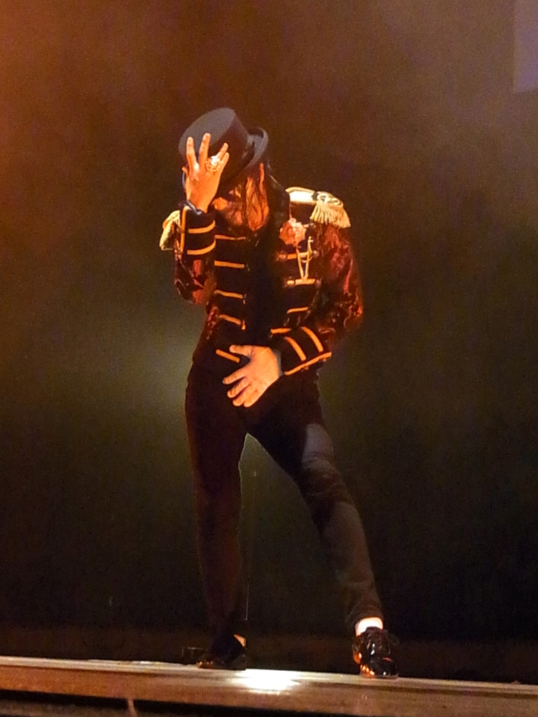 画像集 005 マイケル ジャクソン ザ エクスペリエンス のダンスコンテンストに0名以上のダンサー