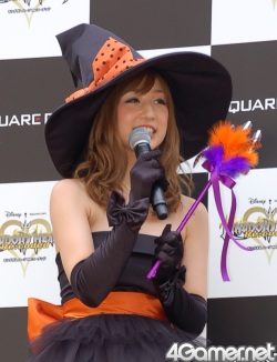 画像ギャラリー No.007のサムネイル画像 / 「キングダムハーツ Re:コーデッド」発売を記念してソラ達の巨大オブジェがイクスピアリに登場。除幕式にスクエニ橋本氏,小倉優子さん,アメリカザリガニが出演