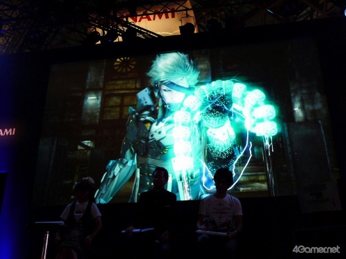 画像集#010のサムネイル/［TGS 2010］ニンテンドー3DS版メタルギアのタイトルは「スネークイーター」に。KONAMI小島秀夫監督が出ずっぱりでトークを繰り広げた「Kojima Productions Special Stage」開催