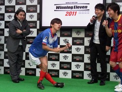 画像ギャラリー No.007のサムネイル画像 / 宮迫博之さんが日本代表の一員として大活躍!? 「ウイニングイレブン 2011」発売記念イベントレポート