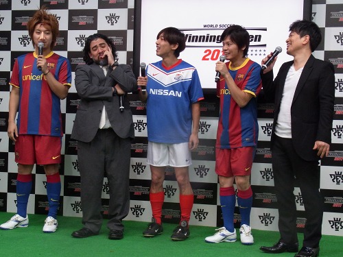 画像ギャラリー No.012のサムネイル画像 / 宮迫博之さんが日本代表の一員として大活躍!? 「ウイニングイレブン 2011」発売記念イベントレポート