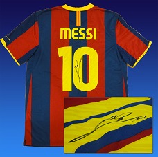 画像ギャラリー No.002のサムネイル画像 / 「ウイニングイレブン」Twitterでもらえるメッシ選手のサイン入りユニフォーム