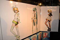 画像ギャラリー No.008のサムネイル画像 / 「今年のテーマはユーザーの意見を反映させていくこと」。豪華賞品が当たる抽選会も行われた「初音ミク Project DIVA Arcade」1周年記念イベントの模様をお届け