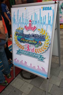 画像ギャラリー No.003のサムネイル画像 / 電子の歌姫,アーケード進出から3周年。ミクさんファンが集結した「初音ミク Project DIVA Arcade」の記念イベントをレポート