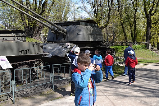 画像ギャラリー No.019のサムネイル画像 / 戦車に戦闘機に甲冑。「The Grand Finals 2015」開催前に行われたポーランド軍事博物館ツアーの模様をレポート
