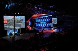 画像ギャラリー No.001のサムネイル画像 / 「World of Tanks」の世界大会「The Grand Finals 2016」熱戦に沸いた現地の模様をレポート。Wargaming.netの主要人物達が語る今後のe-Sports展望も