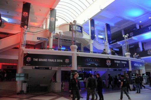 画像ギャラリー No.002のサムネイル画像 / 「World of Tanks」の世界大会「The Grand Finals 2016」熱戦に沸いた現地の模様をレポート。Wargaming.netの主要人物達が語る今後のe-Sports展望も
