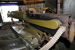 画像ギャラリー No.041のサムネイル画像 / 戦車やトーチカの内部なども見られるベラルーシの軍事博物館「スターリン・ライン ミュージアム」に行ってきた。戦車にしがみつく本気のタンクデサントを体験