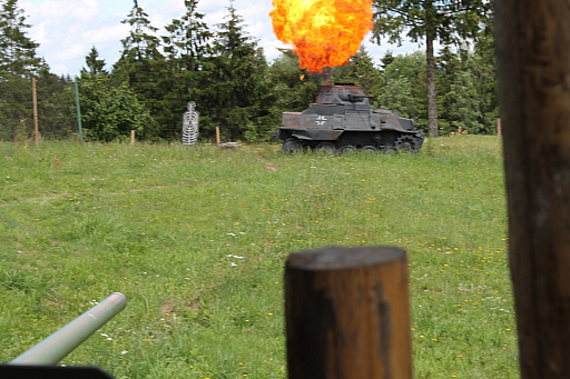 画像ギャラリー No.050のサムネイル画像 / 戦車やトーチカの内部なども見られるベラルーシの軍事博物館「スターリン・ライン ミュージアム」に行ってきた。戦車にしがみつく本気のタンクデサントを体験