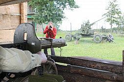 画像ギャラリー No.053のサムネイル画像 / 戦車やトーチカの内部なども見られるベラルーシの軍事博物館「スターリン・ライン ミュージアム」に行ってきた。戦車にしがみつく本気のタンクデサントを体験