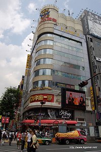 画像ギャラリー No.002のサムネイル画像 / 「龍が如く」次回作はPS3で,公開ビジュアル第1弾の真島吾朗は主人公? 新プロジェクト始動の意気込みを名越総合監督に聞いてきた