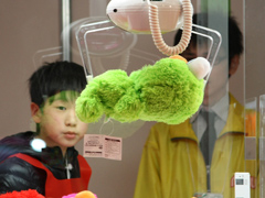 画像ギャラリー No.017のサムネイル画像 / 「第1回みんなのクレーンゲーム選手権」レポート。すぐに役立つ(?)選手達の華麗なテクニックをチェック