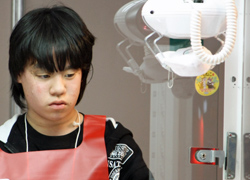 画像ギャラリー No.030のサムネイル画像 / 「第1回みんなのクレーンゲーム選手権」レポート。すぐに役立つ(?)選手達の華麗なテクニックをチェック