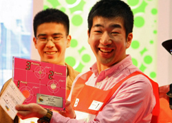 画像ギャラリー No.040のサムネイル画像 / 「第1回みんなのクレーンゲーム選手権」レポート。すぐに役立つ(?)選手達の華麗なテクニックをチェック