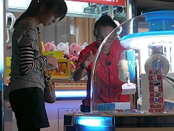 画像ギャラリー No.014のサムネイル画像 / タイトーステーションで傘を貸してくれるって知ってました? 接客No.1店舗を競うタイトー社内コンテスト「第4回 接客★スタァ誕生!!」に潜入してみた