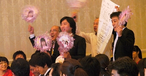 画像ギャラリー No.016のサムネイル画像 / タイトーステーションで傘を貸してくれるって知ってました? 接客No.1店舗を競うタイトー社内コンテスト「第4回 接客★スタァ誕生!!」に潜入してみた