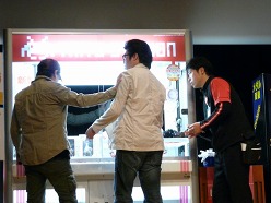 画像ギャラリー No.006のサムネイル画像 / タイトー社内イベント「第5回接客スタァ誕生!! 記念大会」をレポート。さまざまな状況を巧みに切り抜け,見事“接客スタァ”の座を勝ち取ったクルーは?