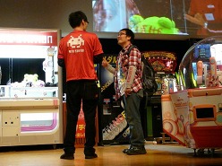 画像ギャラリー No.008のサムネイル画像 / タイトー社内イベント「第5回接客スタァ誕生!! 記念大会」をレポート。さまざまな状況を巧みに切り抜け,見事“接客スタァ”の座を勝ち取ったクルーは?